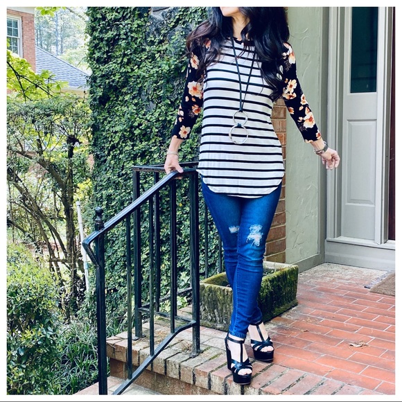 ✨LAST ONES✨Stripe floral raglan sleeves top - Picture 7 of 8